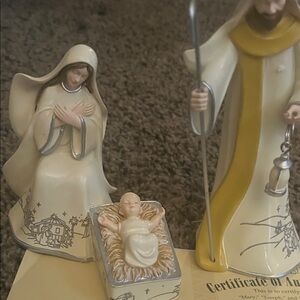 Nativity Figurine Set with Mary, Joseph, and Baby Jesus